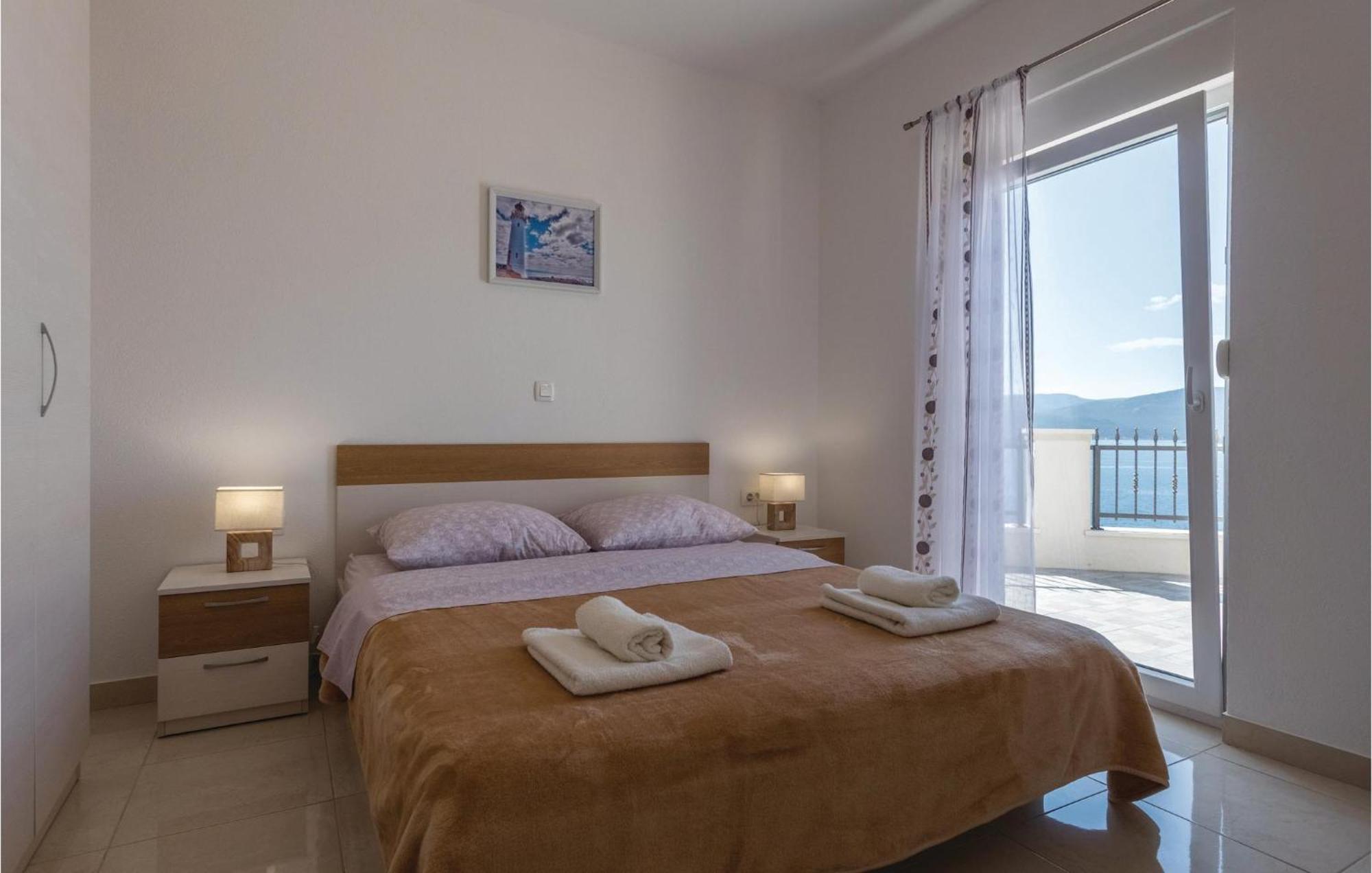 1 Bedroom Amazing Apartment In Komarna Klek Εξωτερικό φωτογραφία