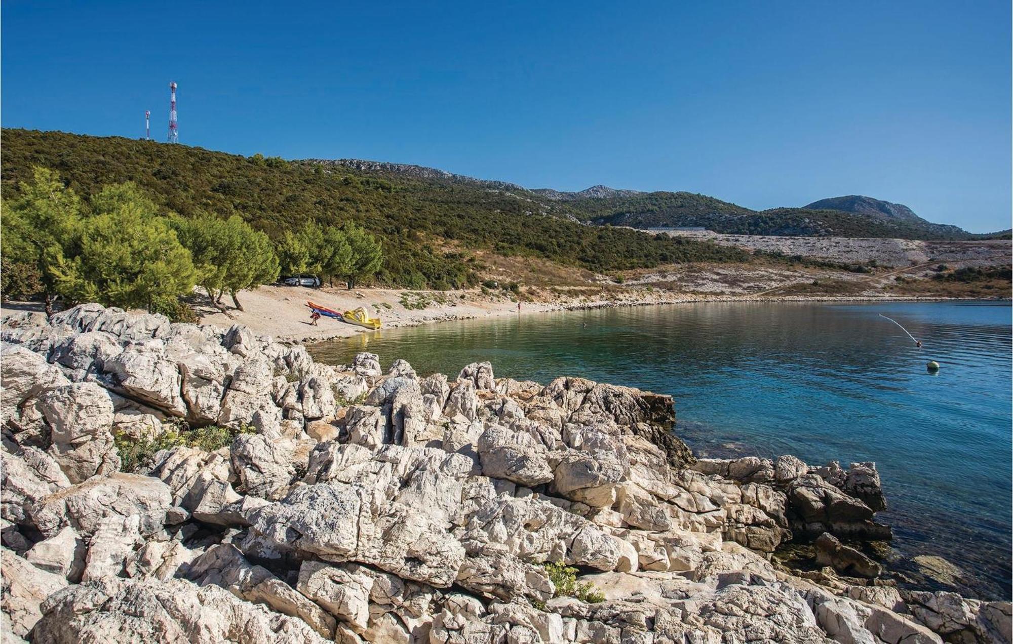 1 Bedroom Amazing Apartment In Komarna Klek Εξωτερικό φωτογραφία